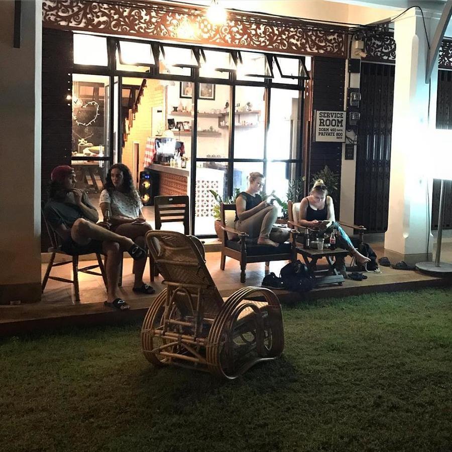 Barandbed Urt Hostel Surat Thani Buitenkant foto