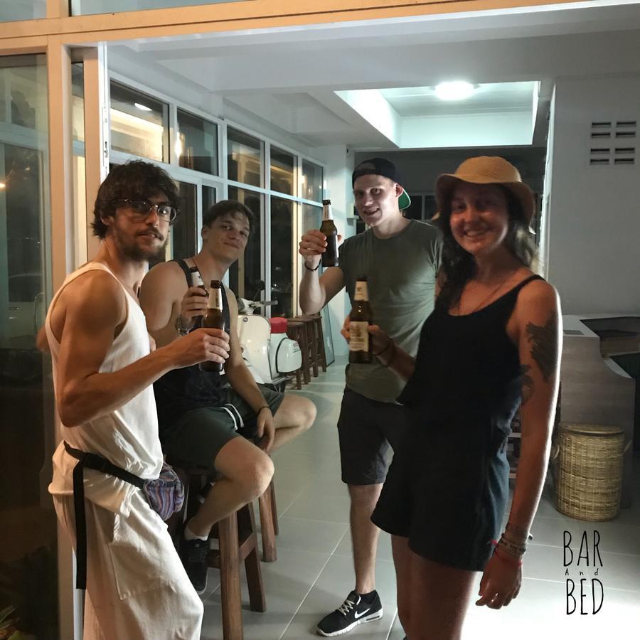 Barandbed Urt Hostel Surat Thani Buitenkant foto