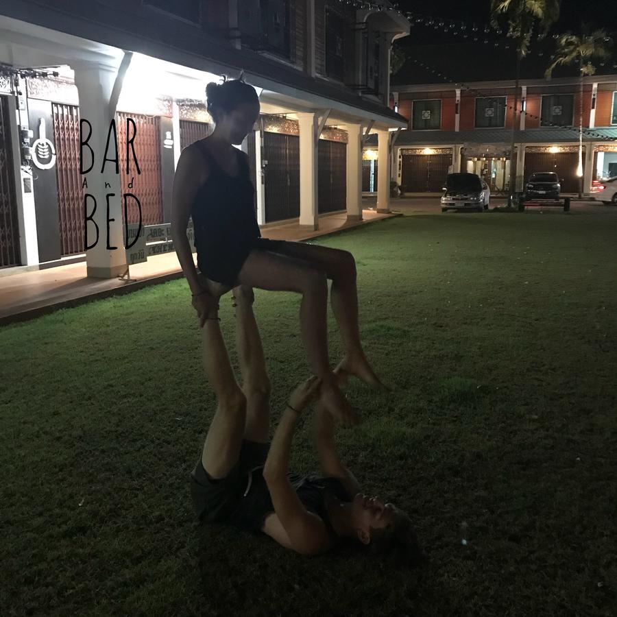 Barandbed Urt Hostel Surat Thani Buitenkant foto