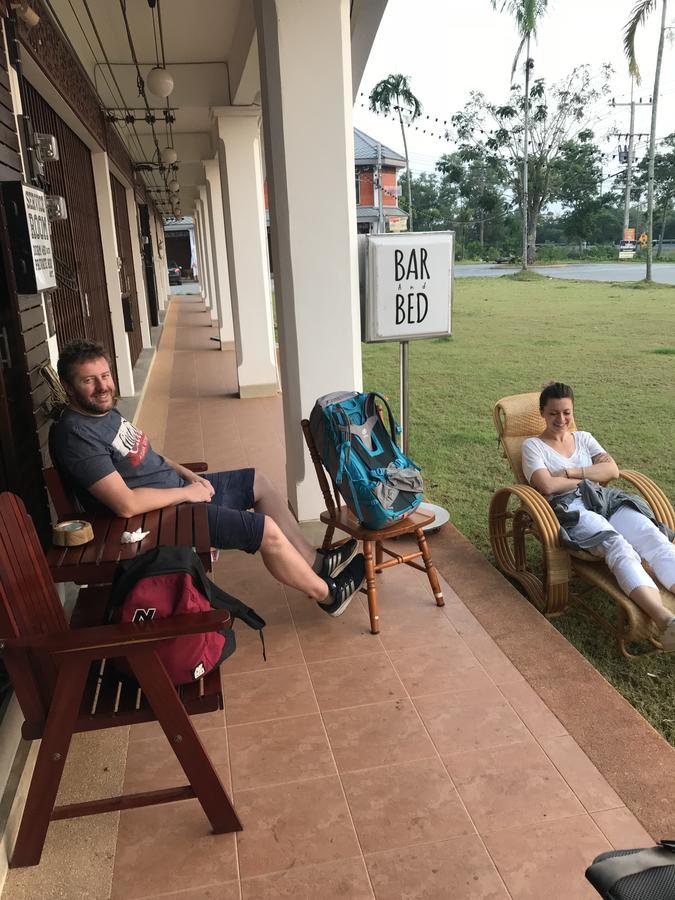 Barandbed Urt Hostel Surat Thani Buitenkant foto