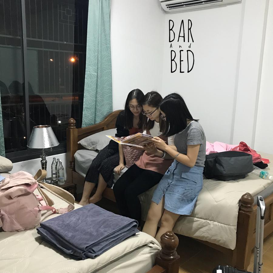 Barandbed Urt Hostel Surat Thani Buitenkant foto