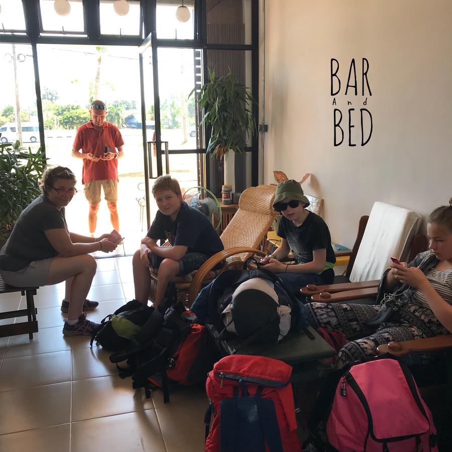 Barandbed Urt Hostel Surat Thani Buitenkant foto