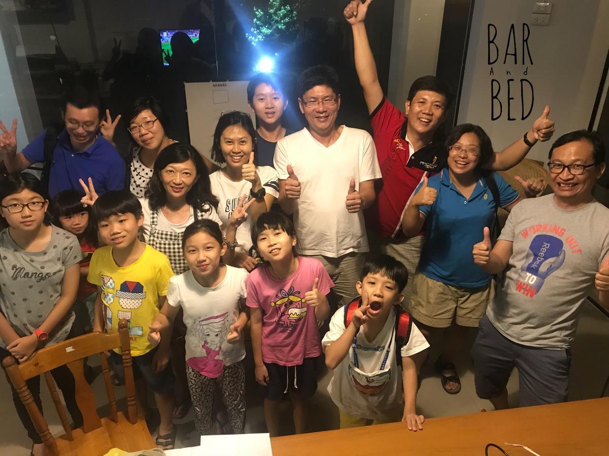 Barandbed Urt Hostel Surat Thani Buitenkant foto