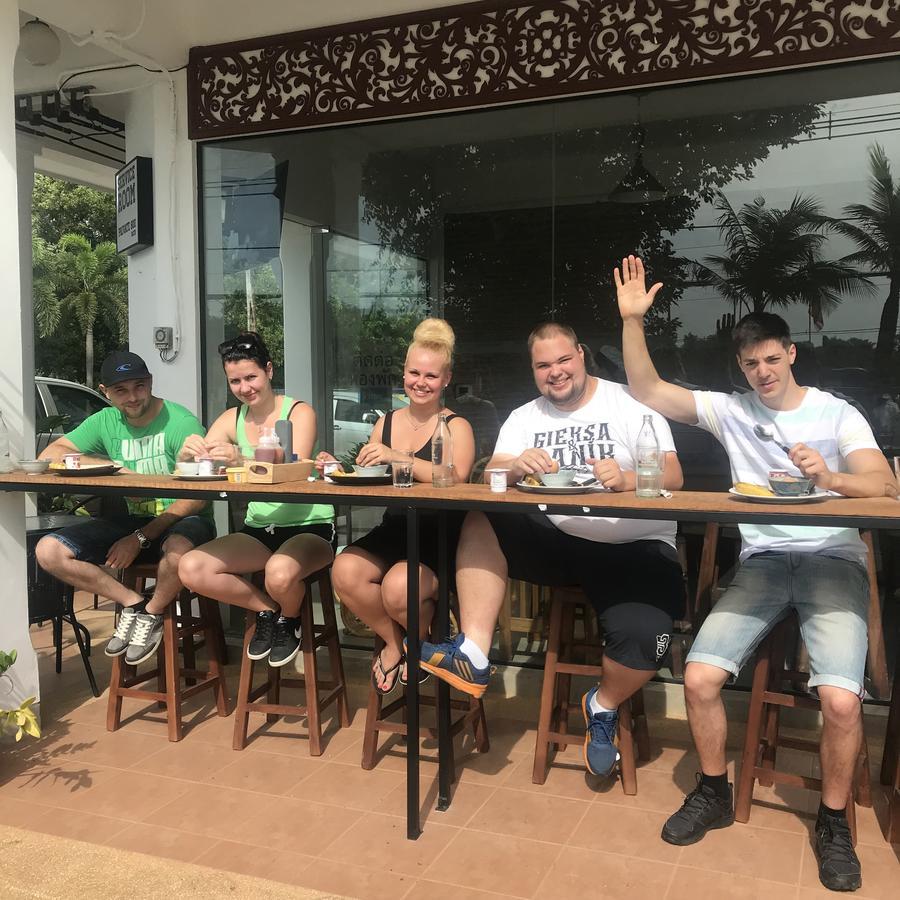Barandbed Urt Hostel Surat Thani Buitenkant foto