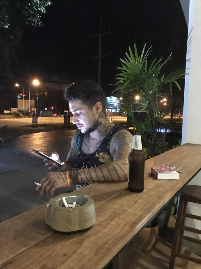 Barandbed Urt Hostel Surat Thani Buitenkant foto