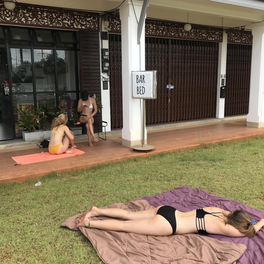 Barandbed Urt Hostel Surat Thani Buitenkant foto